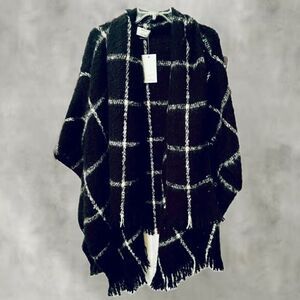 NWT David & Young Plaid Black White Soft Fuzzy Ruana,Cape,Poncho attached scarf